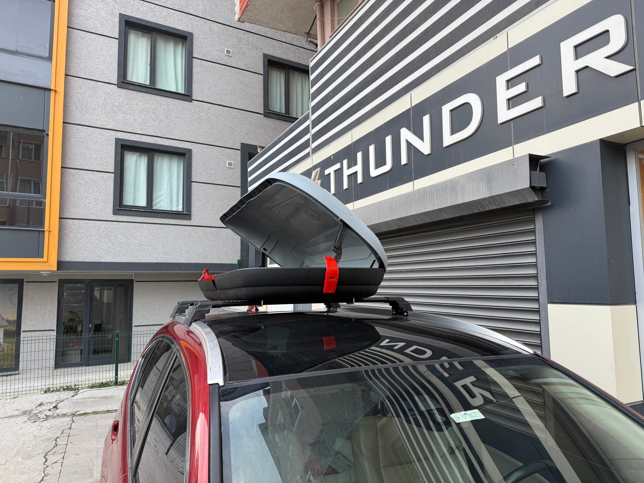 Thunder Carrier Plastik Enjeksiyon Kırılmaz Port Bagaj - 370 Lt 132x34x76 cm